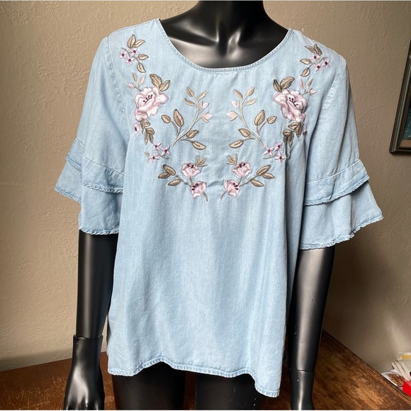 Reitmans Tops - Boho embroidered top size XL